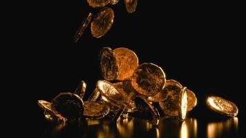 Goldene und glänzende antike römische Münzen, die auf schwarzem Hintergrund 3D-Rendering fallen foto