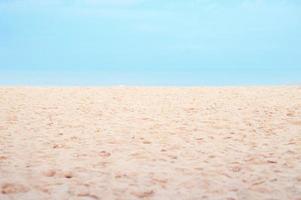 Natursandstrand und Himmel foto