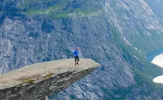 berühmter norwegischer Felsenwanderort - Trolltunga, Trollzunge, Norwegen