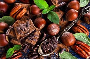 Schokolade, Nüsse und Minze foto