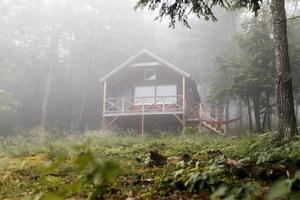 Häuschen im Wald foto