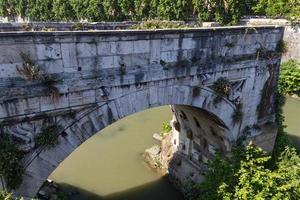 Rom Brücken mit Blick auf den Fluss foto