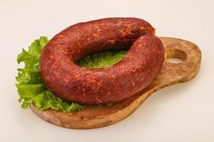 Krakowska-Wurst über das Brett foto