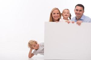 glückliche Familie lokalisiert auf weißem Hintergrund