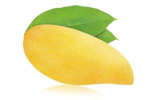 Mango-Frucht mit Blatt isoliert weißer Hintergrund mit Beschneidungspfad. foto
