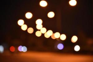 Bokeh Straßenlaterne in der Nacht. foto