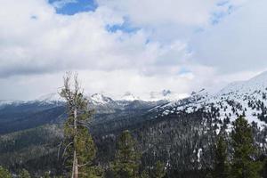 Die Natur Sibiriens. Sayan-Berge foto