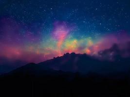 Milchstraße und rosa Licht in den Bergen. nacht bunte landschaft. Sternenhimmel mit Hügeln. schönes Universum. Weltraumhintergrund mit Galaxie. Reisehintergrund foto