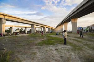 Munshiganj, Bangladesch. der bau der padma-brücke ist abgeschlossen, - am 25. juni 2022 wurde die größte brücke bangladeschs eingeweiht die brücke ist für den verkehr freigegeben. foto