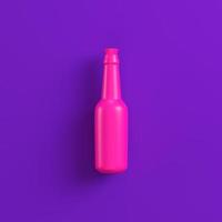 rosafarbene Flasche mit Stopper auf violettem Hintergrund. Minimalismus-Konzept foto