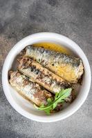 sardine fisch konserven meeresfrüchte frische mahlzeit essen snack diät auf dem tisch kopieren raum essen hintergrund rustikale draufsicht foto