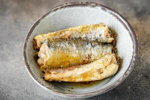 sardine fisch konserven meeresfrüchte frische mahlzeit essen snack diät auf dem tisch kopieren raum essen hintergrund rustikale draufsicht foto