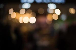 bokeh glitzer bunt verschwommener abstrakter hintergrund für geburtstag, jahrestag, hochzeit, silvester oder weihnachten foto