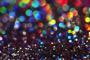 bokeh glitzer bunt verschwommener abstrakter hintergrund für geburtstag, jahrestag, hochzeit, silvester oder weihnachten foto