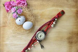 Wachteleier im Nest und beobachten Sie auf Gericht foto