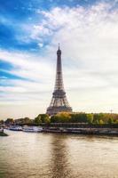 Pariser Stadtbild mit Eiffelturm foto