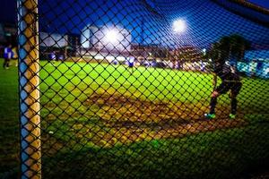 Fußballtornetz mit unscharfem Hintergrund foto