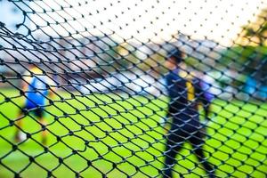 Fußballtornetz mit unscharfem Hintergrund foto