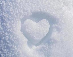 Herz im Schnee foto