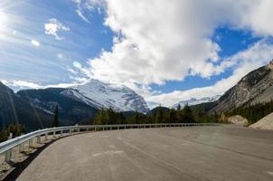 Columbia Icefield Highway durch den Jasper-Nationalpark, Alberta, Kanada foto