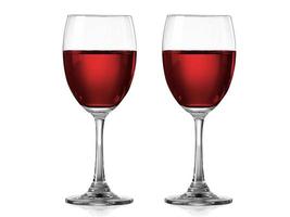 Rotwein in einem Glas isoliert auf weißem Hintergrund foto