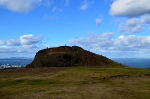 Arthur's Seat mit Blick auf Edinburgh, Schottland foto