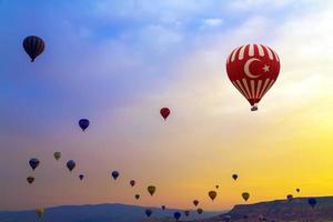Heißluftballons Sonnenuntergang Kappadokien foto