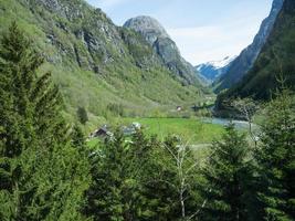 Frühlingszeit bei Flam in Norwegen foto