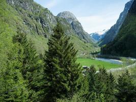 Frühlingszeit bei Flam in Norwegen foto