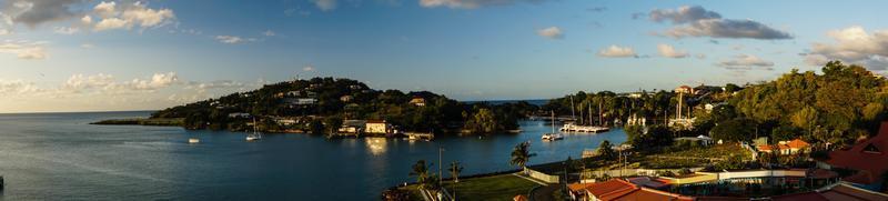 St. Lucia aus der Perspektive des Kreuzfahrtterminals foto