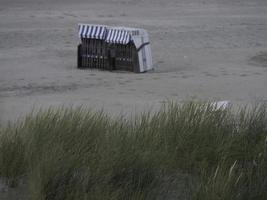 am strand von spiekeroog in der nordsee foto