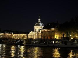 Paris in Frankreich bei Nacht foto