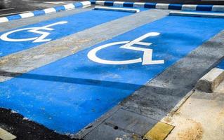 Behindertenparkausweis Parkplatzschild, Rollstuhl, Behindertenparkschild foto