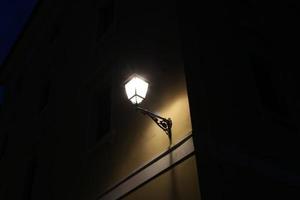 Laterne - ein Gerät zur nächtlichen Beleuchtung der Straße foto