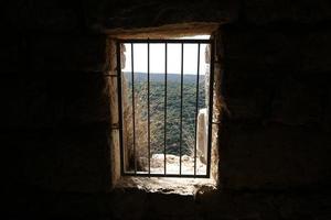 kleines Fenster in der Großstadt foto