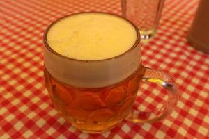 frisches helles bier im glas. foto