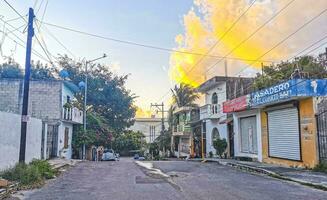 playa del carmen quintana roo mexiko 2022 typische straßenstadtbild wandmalereien von playa del carmen mexiko. foto