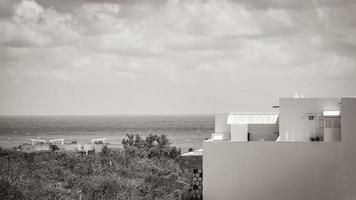 stadtbild karibisches meer und strand panorama playa del carmen. foto