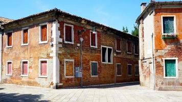 alte backsteingebäudearchitektur in murano foto