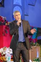 los angeles, 20. nov - taylor hicks beim hollywood and highland tree lighting concert 2010 im hollywood and highland centre cour am 20. november 2010 in los angeles, ca foto