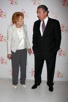 los angeles, 26. märz - jeanne cooper, eric braeden nimmt an der feier zum 40-jährigen jubiläum der jungen und ruhelosen in der cbs-fernsehstadt am 26. märz 2013 in los angeles, ca foto