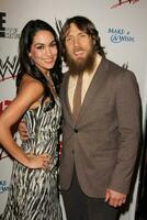 los angeles, 15. aug - brie bella, daniel bryan bei den superstars für die hoffnung ehrt make-a-wish im beverly hills hotel am 15. august 2013 in beverly hills, ca foto