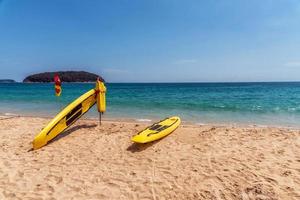 Rettungssurfbrett am Strand. foto