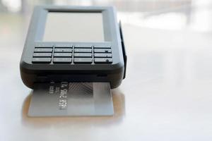 Zahlungsterminal und Kreditkarte foto