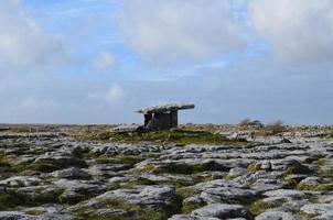 poulnabrone dolmen und der burren foto