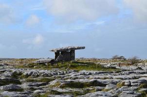 Neolithisches Portalgrab in Irland foto