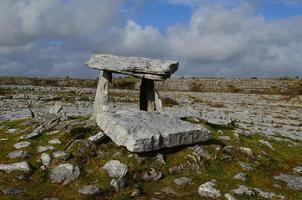 Blick auf das Portalgrab von Poulnabrone foto