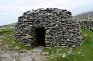 perfekt geformte Ruine einer Bienenstockhütte foto