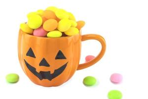 Halloween Candy Cup isoliert über weiß foto