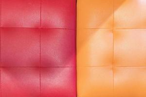 roter und orangefarbener Sofabezug Schaum Textur Hintergrund foto